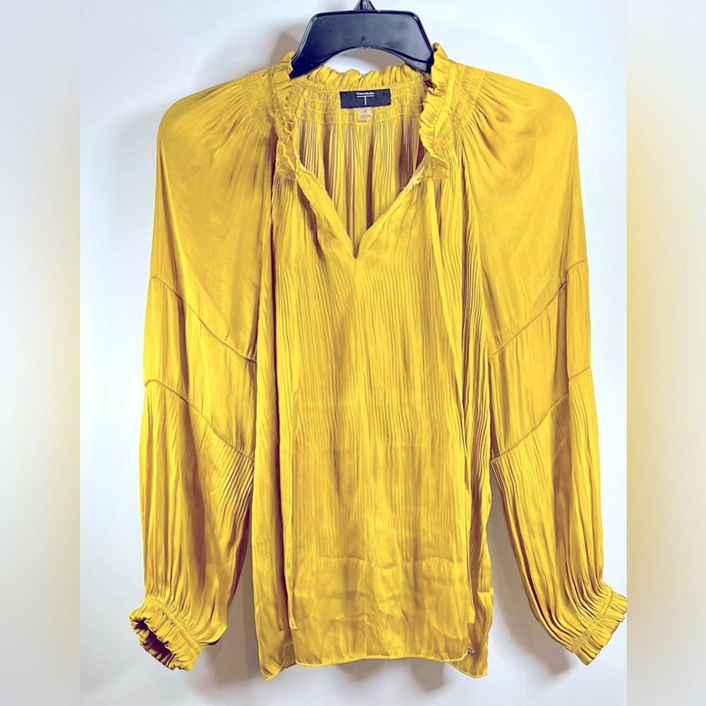 🌺T Tahari Gold Keyhole Blouse🌸🌺